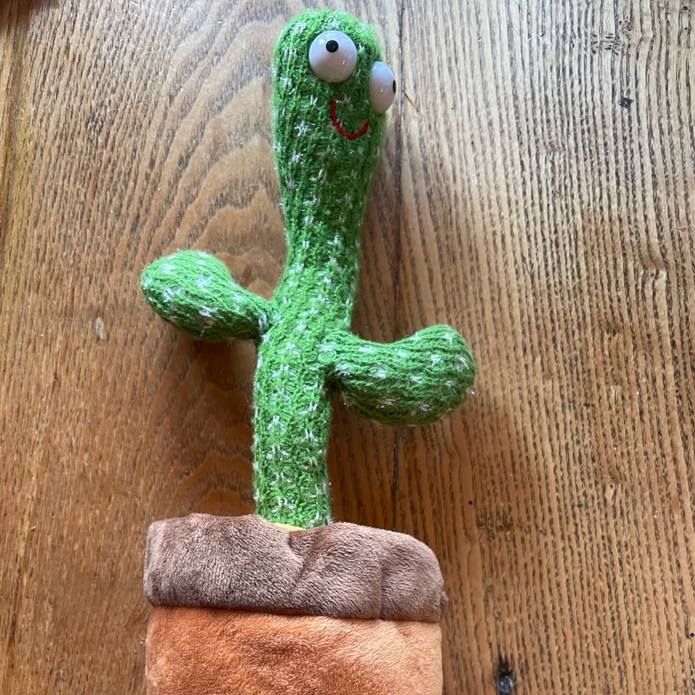 Wowee Dancing Cactus Toy Song Singing Talking Record & Repeating What You say - Picture 2 of 4